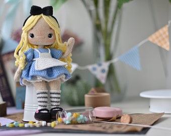 Crochet pattern for doll Alice  in Wonderland PDF English, Spanish amigurumi