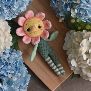 Schema uncinetto per bambola Fiore amigurumi PDF Italiano