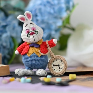 Crochet pattern for White Rabbit  PDF English Spanish amigurumi Wonderland