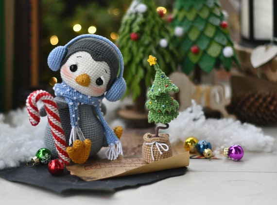 Crochet pattern for Penguin Pin the christmas toy, PDF English, France amigurumi xmas