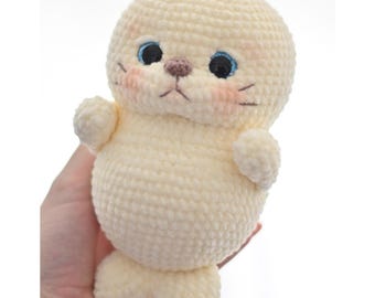 Wzór szydełkowy na foczkę w formacie PDF. Angielski amigurumi.