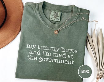 Me duele la barriga, enfado con el gobierno, colores cómodos, camiseta divertida con meme del SII