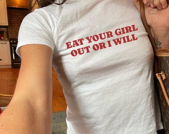 Top corto lésbico "Eat Your Girl Out", camiseta de bebé del orgullo Y2K