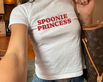 Camiseta infantil Spoonie Princess, top corto Y2K para enfermedades crónicas, camiseta adorable para enfermedades invisibles.