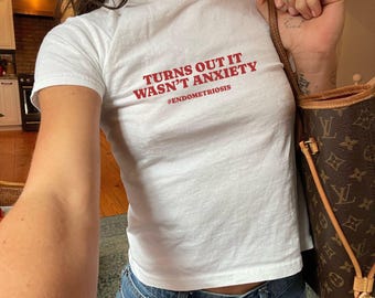 Resulta que no era ansiedad. Camiseta Y2K Baby para endometriosis, camiseta para enfermedades crónicas.