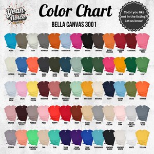 Op de afbeelding: Kleurenkaart voor Bella Canvas 3001 T-shirts, met een verscheidenheid aan kleuren, waaronder aqua, leger, as, asfalt, herfst, babyblauw, bes, zwart, bruin, gebrande oranje, canvas rood, kardinaal, liefdadigheid roze, citroen, columbia blauw, koraal, donkergrijs, donker olijf, diep teal, stoffig blauw, groenblijvend, bos, fuchsia, goud, kelly, blad, lichtblauw, lila, maisgeel, donkerrood, mauve, militaire groen, mint, mosterd, naturel, marine, oceaanblauw, olijf, oranje, orchidee, ossenbloed zwart, kiezelsteen, roze, papaver, rood, roest, zandduin, zilver, zachte cr&egrave;me, zacht roze, solide atletische grijs, staalblauw, storm, zonsondergang, synthetisch groen, bruin, teal, team navy, team paars, true royal, turquoise, vintage zwart, vintage wit, wit en geel.