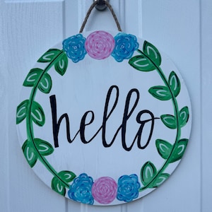 Hand-Painted Hello Door Hanger – 15” Round Wood Sign with Floral & Leaf Design – Front Door Decor for Spring, Summer, or Year-Round