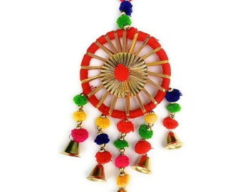 Pom Pom Dream Catchers, Gota multicolore indiano fatto a mano con campana Decorazione Diwali, Arredamento matrimonio indiano, arredamento Mehndi, Sfondo festa