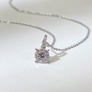 Diamond pendant in 18k Solid Gold  1/4 ct tw
