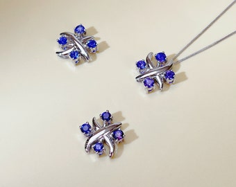 blue sapphire 18K pendant