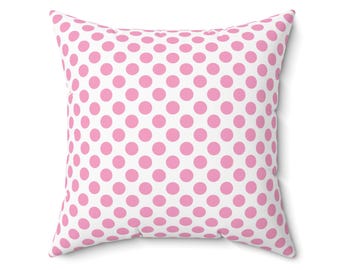 Cojín decorativo rosa con lunares: decoración moderna para la habitación del bebé.