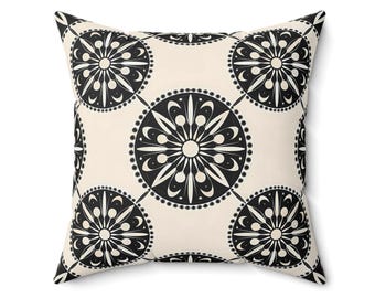 Cojín cuadrado floral bohemio: cojín con detalles en blanco roto y negro