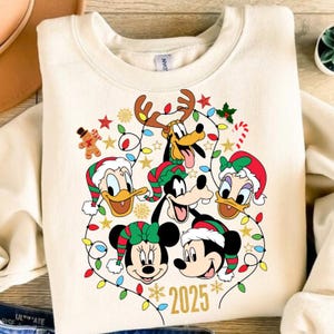 Mickey & Friends Weihnachten PNG, Festliches Mickey Sublimation Design, Minnie Goofy Donald Clipart, Urlaub Digitale Kunst, DIY Weihnachten Png