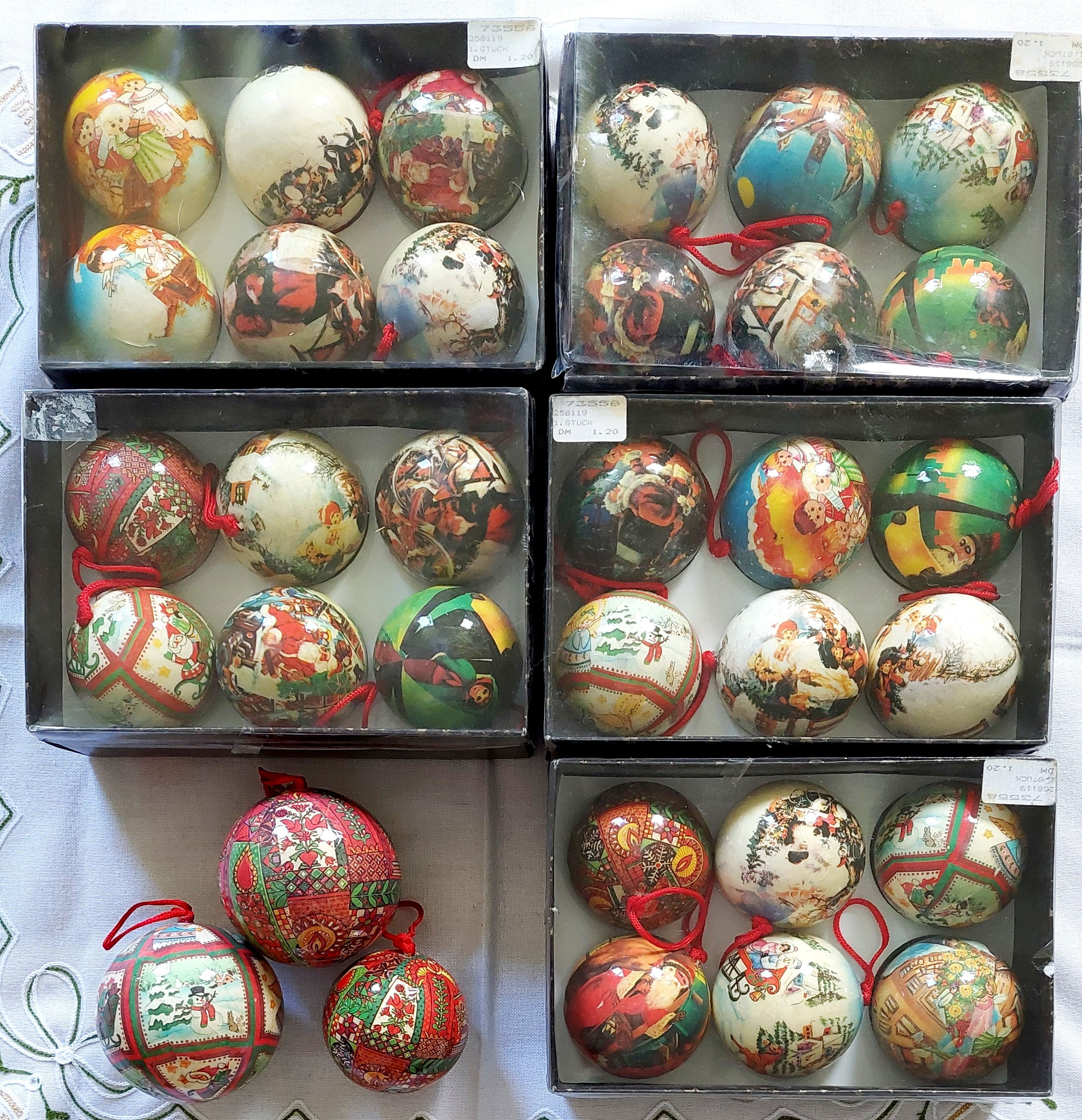 33 Nostalgie Weihnachtskugeln - Pappmache - rote Kordel - Vintage