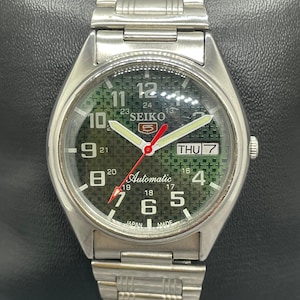 Vintage Refurbished Seiko 5 Automatic Day/Date Japan Men&#39;s Wrist Watch