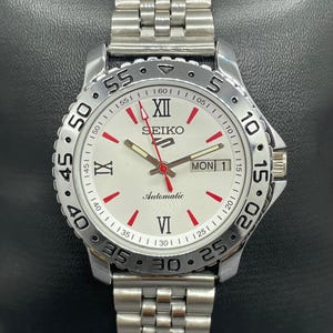 Vintage Refurbished Seiko 5 Automatic Day/Date Fixed Bezel Case Japan Men's Wrist Watch
