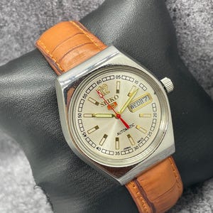 Vintage Refurbished Seiko 5 Automatic Day/Date Japan Men&#39;s Wrist Watch