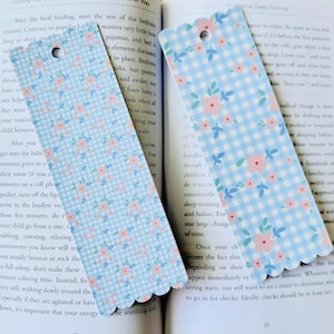 Floral bookmark, ditsy floral pattern, gift for book lover, bookworm gift, pretty bookmark, coquette bookmark, cottagecore, flower bookmark