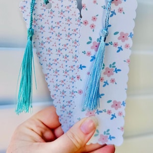 Floral bookmark, ditsy floral pattern, gift for book lover, bookworm gift, pretty bookmark, coquette bookmark, cottagecore, flower bookmark