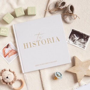 Livre de Naissance - Album Photos, Cadeau Naissance 132 Pages, Scrapbooking – Bébés Garçons et Filles – Photos 10x15 et 13x18 cm – Gris