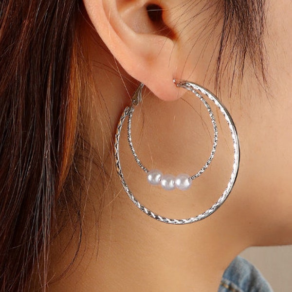 Contemporary Chic: Discover the Perfect Modern Earrings