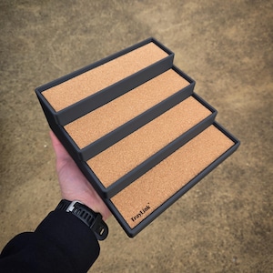 Organizador de exhibición de objetos antiestrés escalonados Traylink™ – Forrado de corcho, impreso en 3D imagen 7