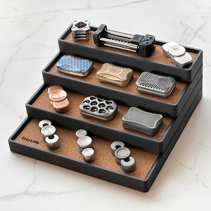 Organizador de exhibición de objetos antiestrés escalonados Traylink™ – Forrado de corcho, impreso en 3D imagen 2