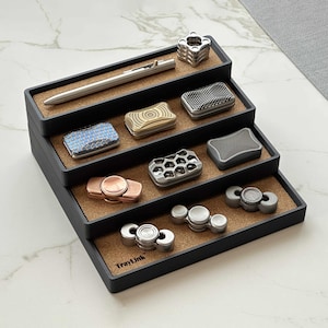 Organizador de exhibición de objetos antiestrés escalonados Traylink™ – Forrado de corcho, impreso en 3D imagen 1