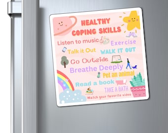 Puede incluir: Un imán rosa y blanco con un arcoíris y estrellas. Tiene el texto "HEALTHY COPING SKILLS" y enumera habilidades de afrontamiento como "Escuchar música", "Hacer ejercicio", "Hablar de ello", "Caminar", "Salir", "Respirar profundamente", "Acariciar un animal", "Leer un libro", "Tomar un baño" y "Ver tu video favorito".