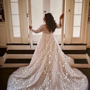 刺繍レースウェディングドレス写真保存、カスタム刺繍縫製写真記念品、新婚結婚式のパーソナライズされたギフト