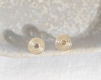 Boucles d'oreilles Adèle puces rondes plaqué or véritable, puces cercle or sans pierre, bijoux femme cadeau tendance minimaliste de qualité