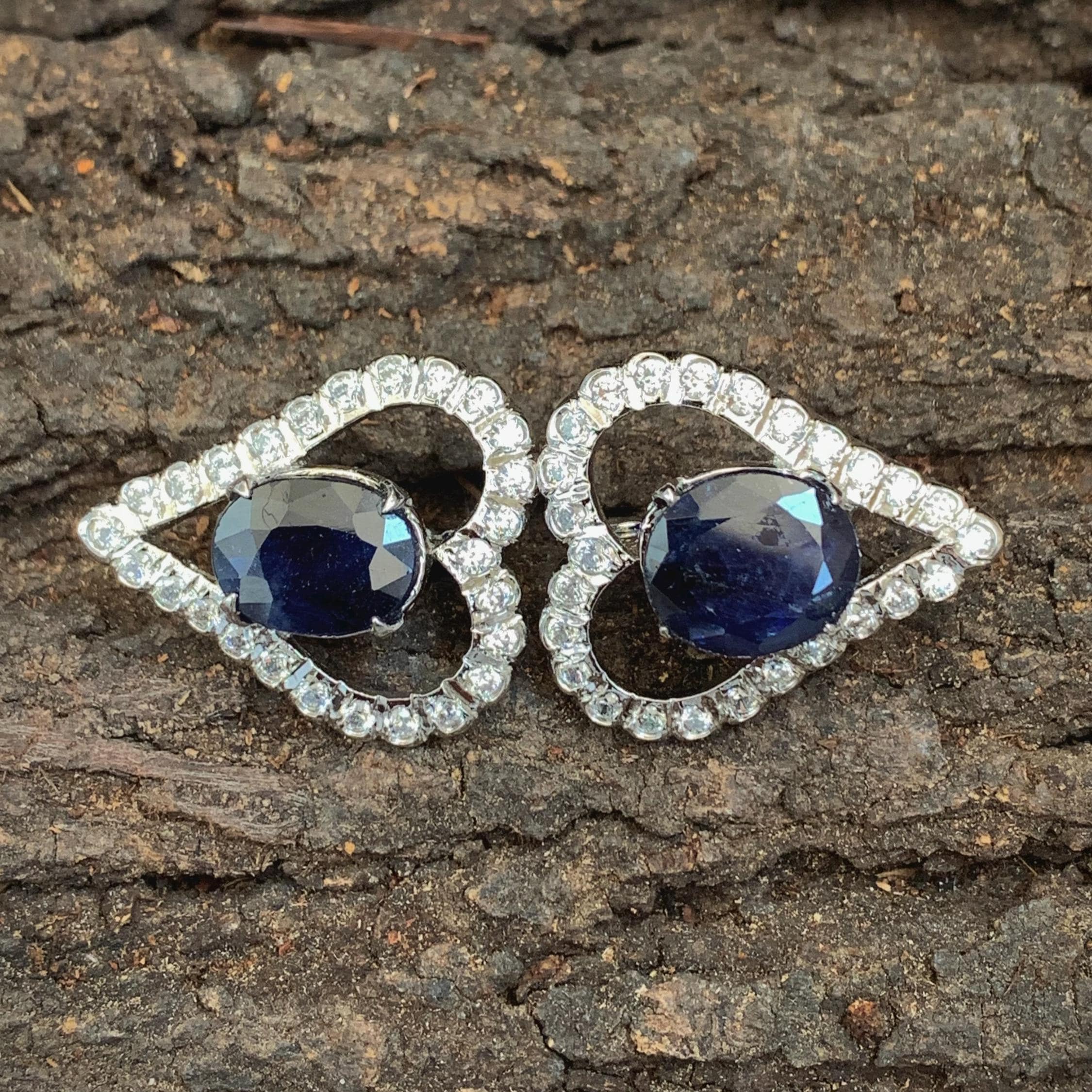 ハートサファイアスタッドピアス、スターリングシルバー、ハンドメイド 