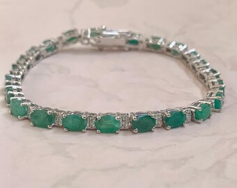 Natural Emerald Oval Gemstone Bracelet, Silver Bracelet, Handmade Bracelet, Emerald Jewelry, Best gift for her, 20 cm Bracelet