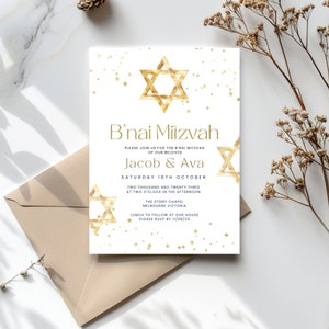 Puede incluir: Una tarjeta de invitación blanca con detalles en dorado. La tarjeta presenta una Estrella de David y el texto "B'nai Mitzvah" con los nombres "Jacob & Ava" y la fecha "Sábado 16 de octubre".