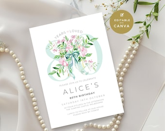 Puede incluir: Tarjeta de invitación blanca para un 80 cumpleaños. Presenta un diseño floral con flores rosas y hojas verdes, y el texto "YEARS LOVED". La invitación incluye el nombre "ALICE'S" y los detalles del evento.