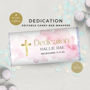 Puede incluir: Un envoltorio de barra de caramelo de acuarela rosa y blanco con una cruz dorada y el texto "Dedication", "Hallie Rae", "Melbourne 11.11.XX".