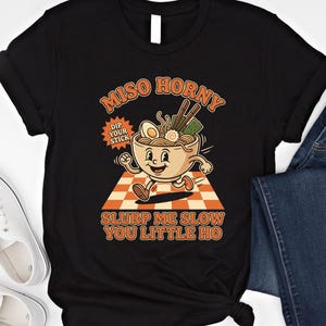 Rolig t-shirt med olämplig mat, fräck och stötande t-shirt