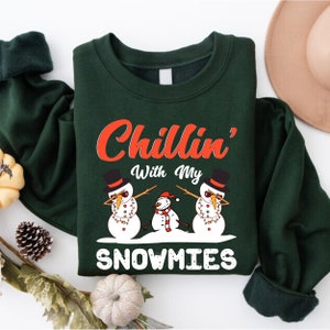 Bluza świąteczna Chillin With My Snowmies Bluza z kapturem Tańczące bałwany Koszulka Bałwanki Rodzina Koszulki świąteczne Swetry świąteczne