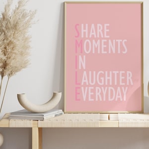 Poster ispiratore 'Sorriso' | Murale con tipografia rosa | Stampa artistica con citazione positiva | Motivazione per la decorazione | Decorazione murale boho | Solo buone vibrazioni