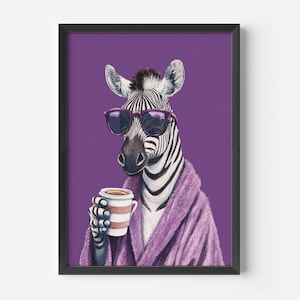 Divertente poster zebrato con caffè | Arte animale umoristica | Divertente immagine di un animale viola | Decorazione per cucina, bagno, ufficio, soggiorno | Immagini alla moda