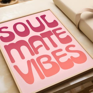 Decorazione del soggiorno in stile retrò | Quadro moderno da parete con la scritta Anima gemella | Stampa artistica sfumata rosa per camera da letto e ufficio | Vibrazioni positive | Boho Chic