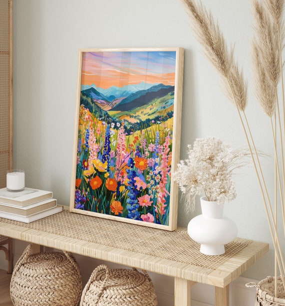 Bunte Wandkunst: Landschaft mit Blumen und Bergen | Abstrakte Berglandschaft | Buntes Wandposter | Knallige Wanddeko | Florale Kunst