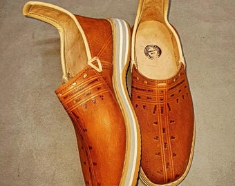 Babuchas minimalistas de piel – Zapatos marroquíes sin cordones hechos a mano – Pantuflas cómodas e informales para hombre – Calzado artesanal de primera calidad