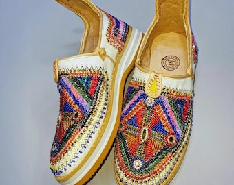 Babouches Brodées Artisanales – Chaussures Marocaines Colorées – Cuir Véritable – Style Bohème Premium