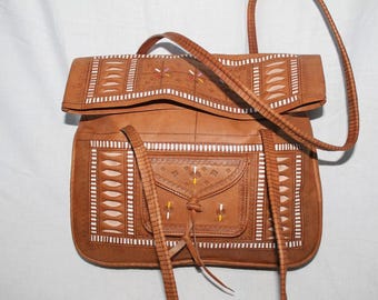 Moroccan Handcrafted Leather Tote Bag – Large Artisan Shoulder Bag – Embossed & Woven Leather Design – Boho Travel Bag – Handmade in Morocco