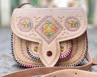 Moroccan Andalusian Leather Bag – Hand-Painted Crossbody – Zellige Pattern Artisan Bag – Boho Ethnic Purse – Handmade in Morocco