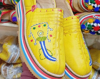 Babouches Marocaines en Cuir – Chaussures Traditionnelles Artisanales – Confort Quotidien – Homme, Femme & Enfant