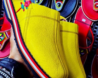 Yellow Moroccan Babouche for Men – Handmade Leather Slippers – Comfortable Slip-On Shoes – Lightweight Casual Summer Footwear