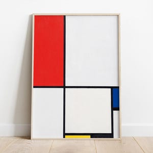 Op de afbeelding: Abstract schilderij met een kleurenschema van rood, wit, blauw en geel. Het schilderij is ingelijst in een licht houten lijst.