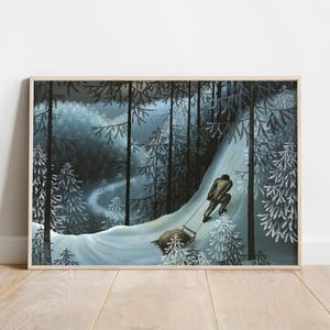 Op de afbeelding: Een schilderij van een persoon die een slee door een besneeuwd bos trekt. De persoon draagt een bruine jas en loopt over een pad bedekt met sneeuw. Het bos is donker en de bomen zijn hoog en slank. Het schilderij is gemaakt in een realistische stijl en heeft een donkere en mysterieuze sfeer.